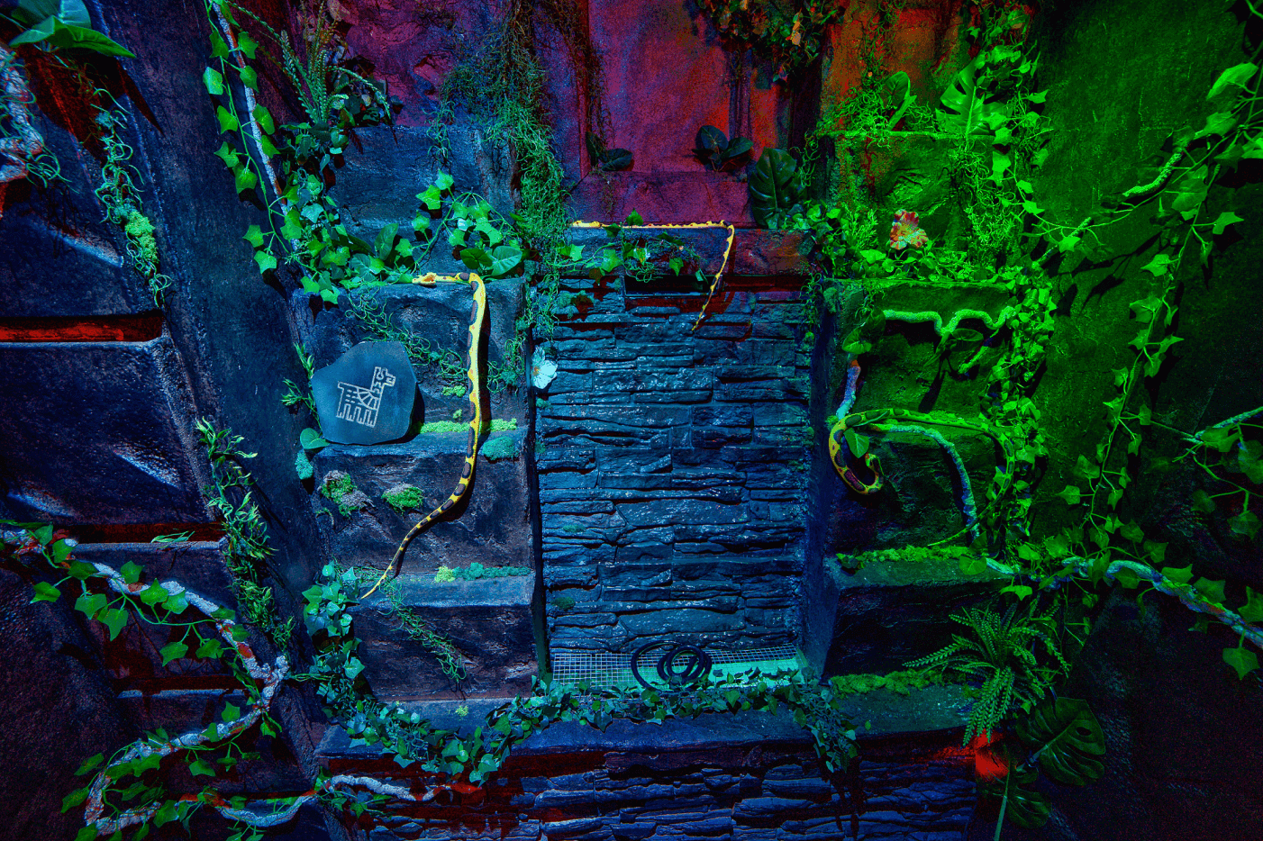 GameRoomPage_LostCity_Carousel_3.png